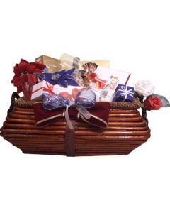 "Романтична Коледа в синьо и червено" кошница с подаръци
