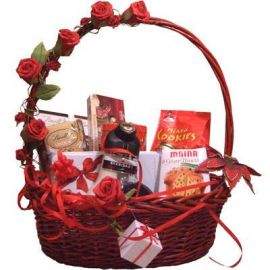 "Червени рози" кошница с подаръци