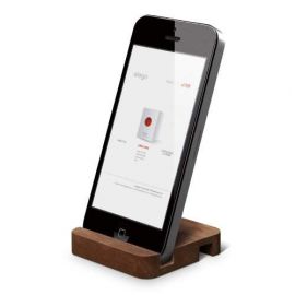 Elago W Stand - дървена поставка за iPhone 5, iPhone 5S, iPhone SE, iPhone 5C, iPad mini, iPad mini 2, iPad mini 3 (лешник)