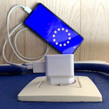 Европа иска USB C порт за всички мобилни устройства и зарядното да се продава отделно